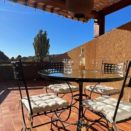 De Charme A Saint-clair : Terrasse, Proche Plage Et Commodites - Fr-1-677-44 Apartment Le Lavandou