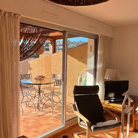 De Charme A Saint-clair : Terrasse, Proche Plage Et Commodites - Fr-1-677-44 Le Lavandou